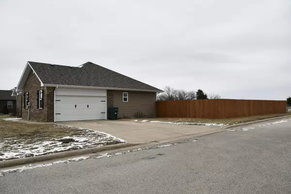 Bolivar, MO 65613,1245 E 471st RD