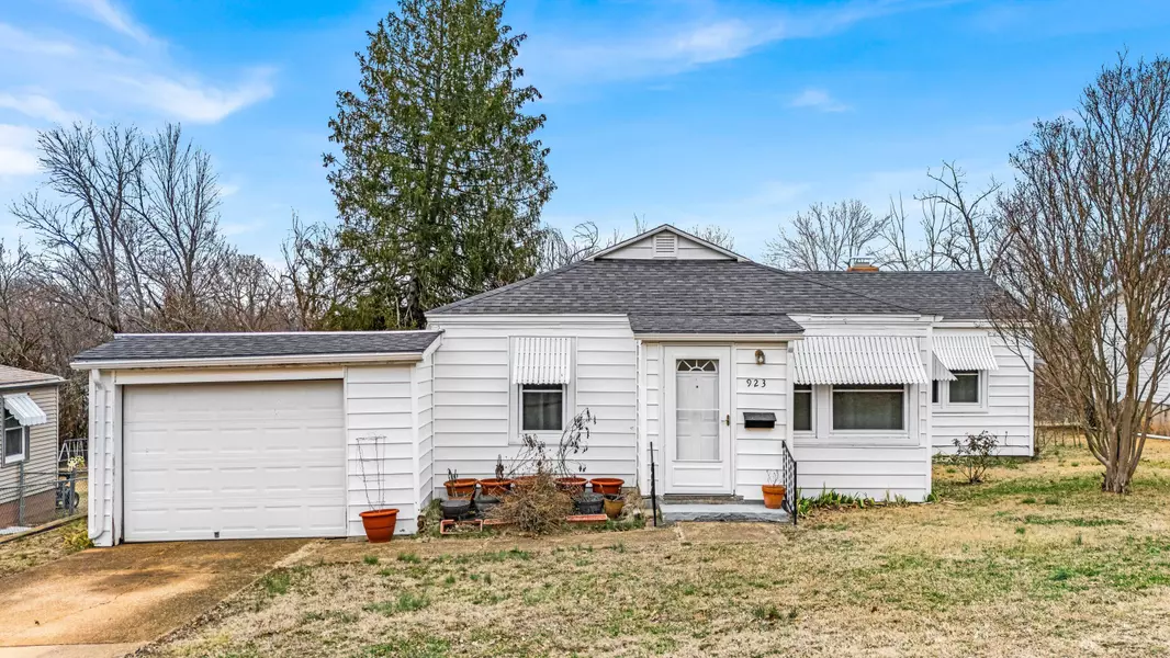923 Armstrong AVE, West Plains, MO 65775