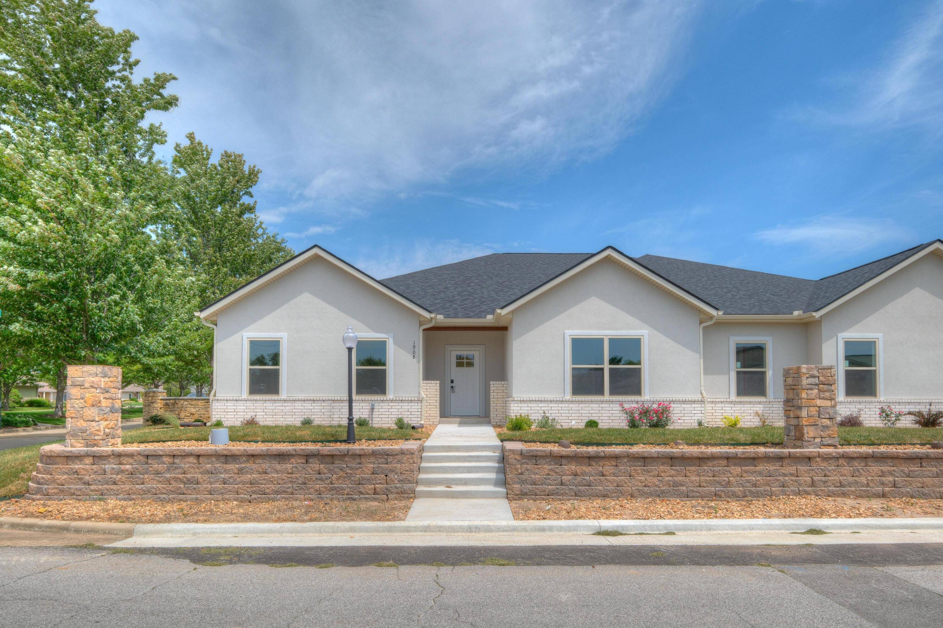 1908 Buena Vista AVE, Carthage, MO 64836
