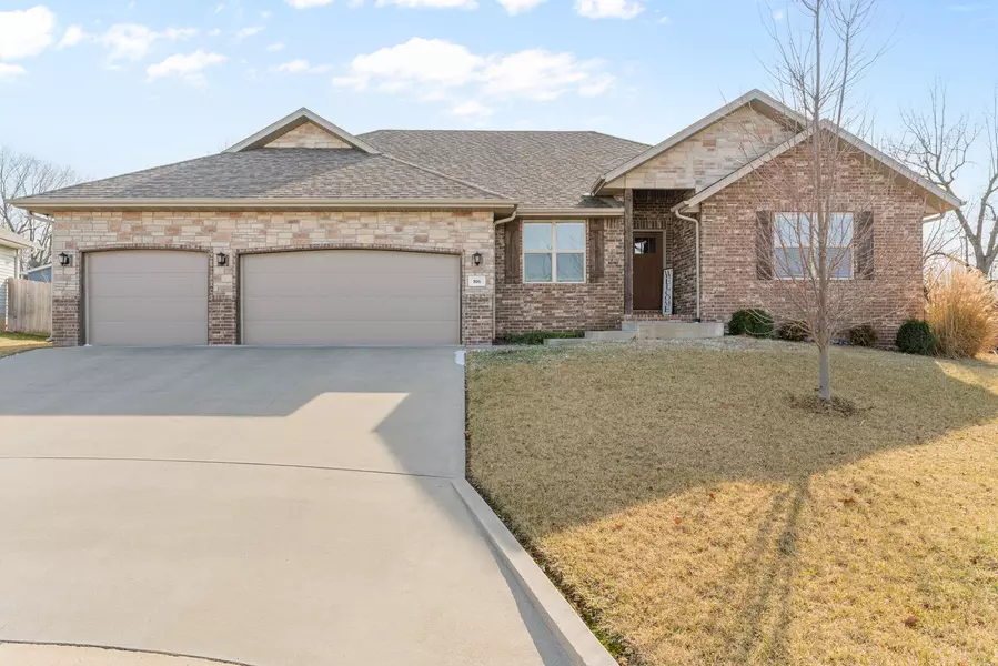 806 E Purple Martin ST, Nixa, MO 65714