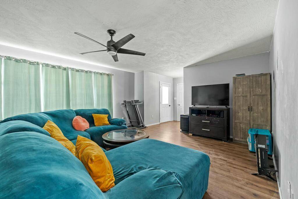 Bolivar, MO 65613,1189 S Sha Ree LN