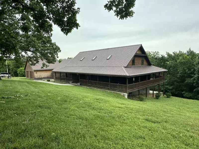 300 Roundup Lane, Bakersfield, MO 65609