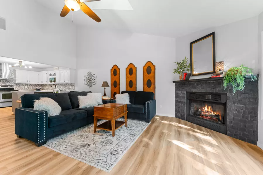 185 Eagle Pointe DR, Branson, MO 65616