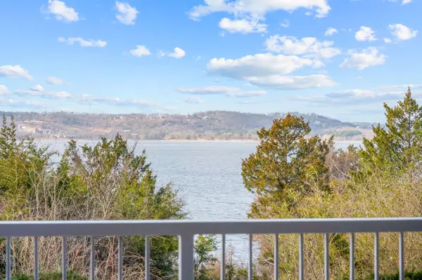 Hollister, MO 65672,700 Emerald Pointe DR #104
