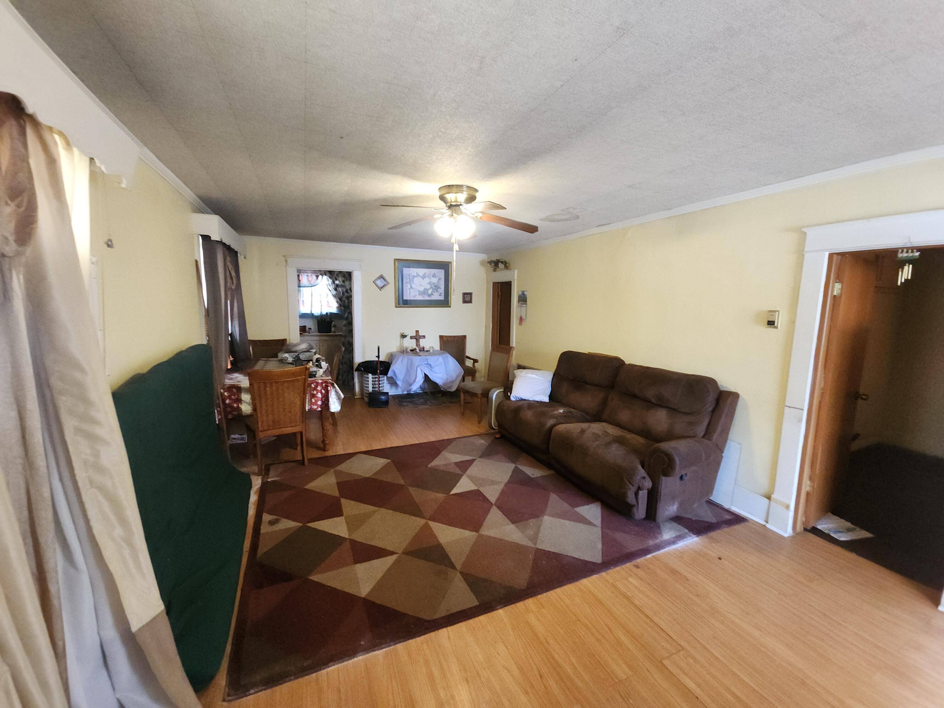 Neosho, MO 64850,300 N Lincoln ST