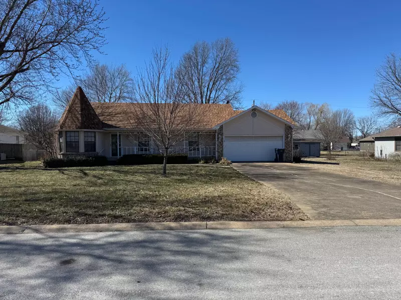 1302 Gold Pan DR, Webb City, MO 64870