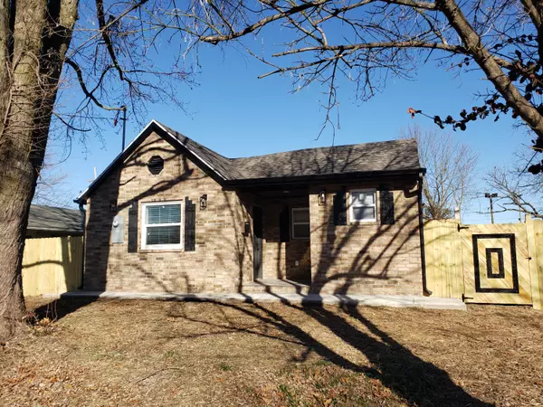 109 N Maple ST, Monett, MO 65708