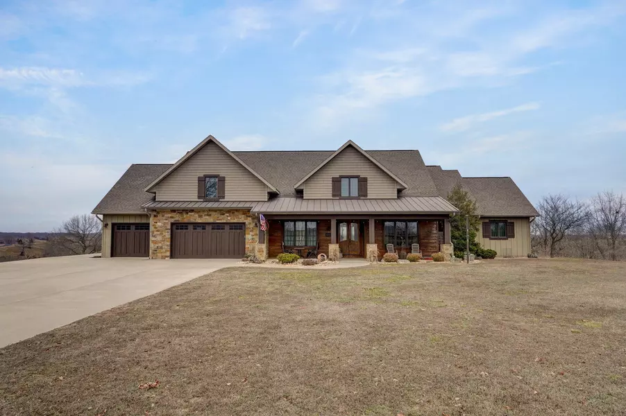 825 Legacy Farms RD, Saddlebrooke, MO 65630