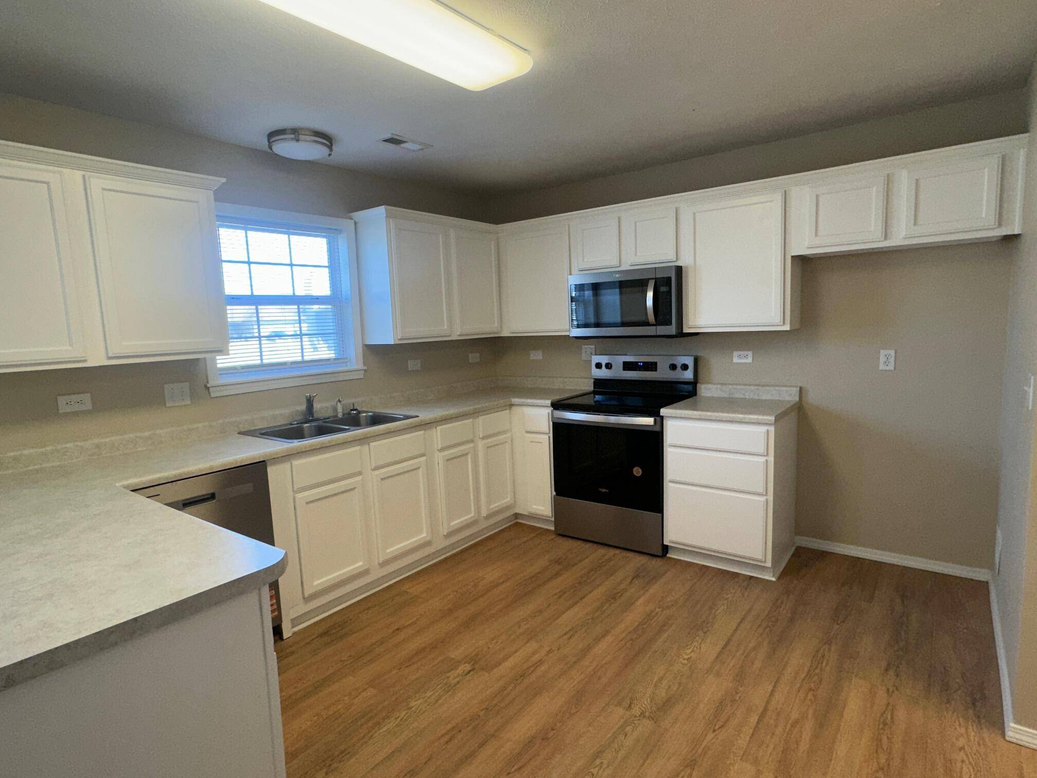 Strafford, MO 65757,103 E Comanche CT