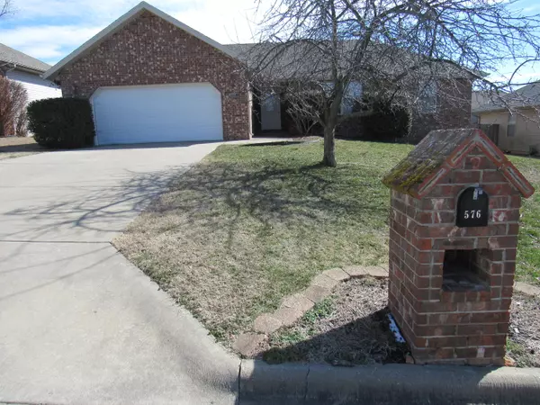 576 Carriage Xing, Nixa, MO 65714