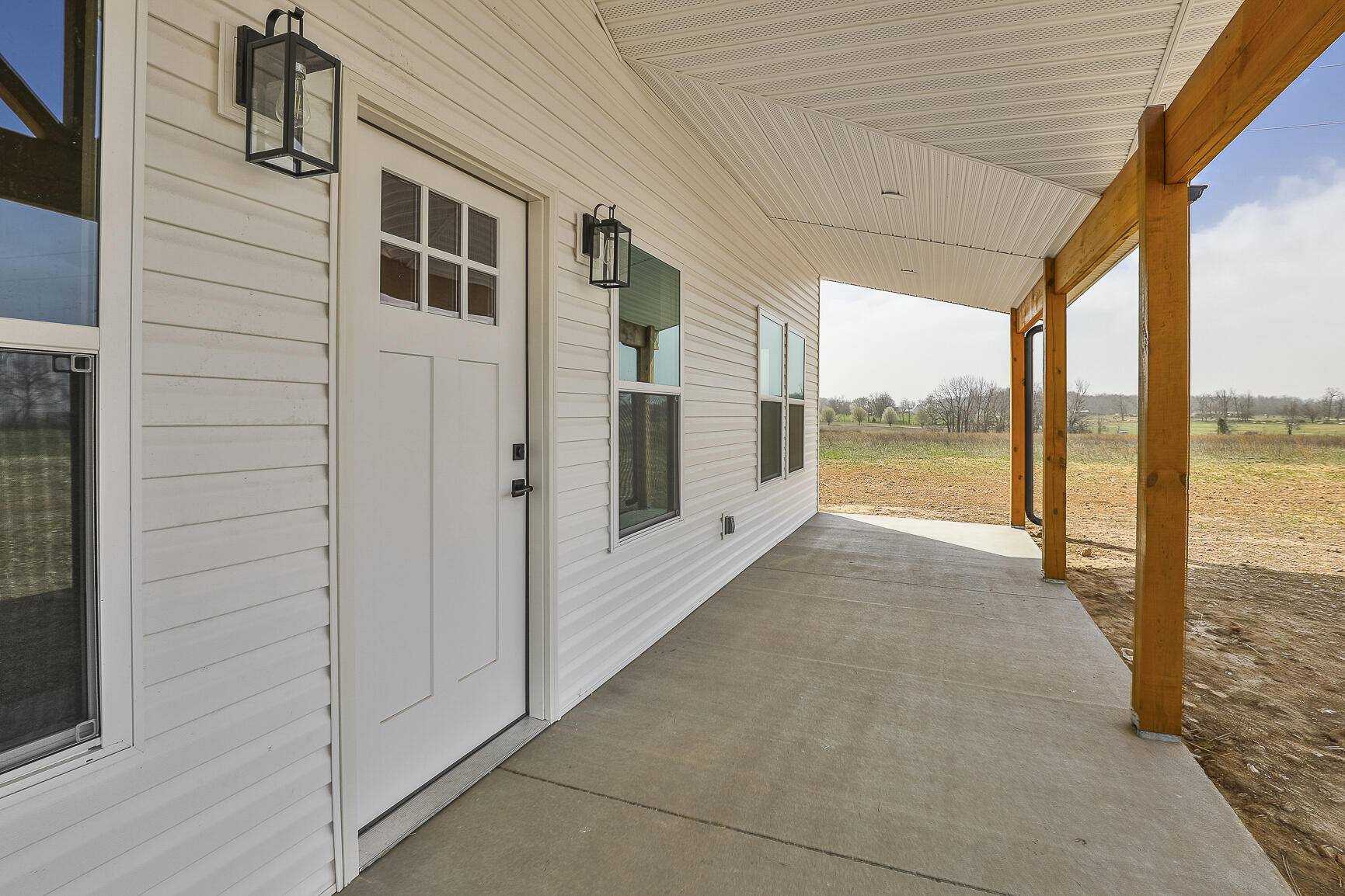 Aurora, MO 65605,1100 Farm Road 1180