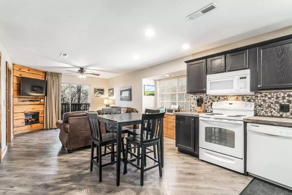 Branson, MO 65616,13 Woodpecker LN #2