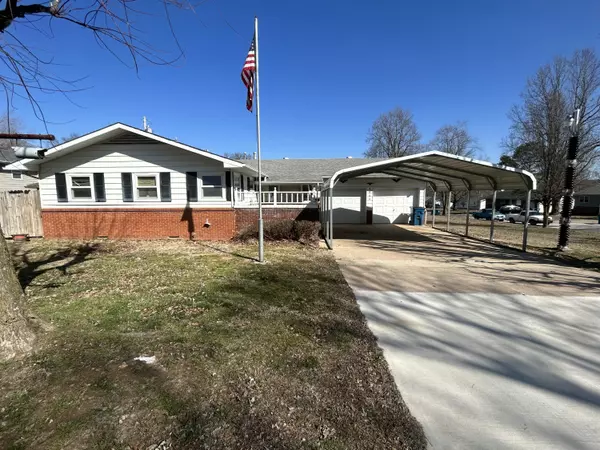 1026 Flower Box, Neosho, MO 64850