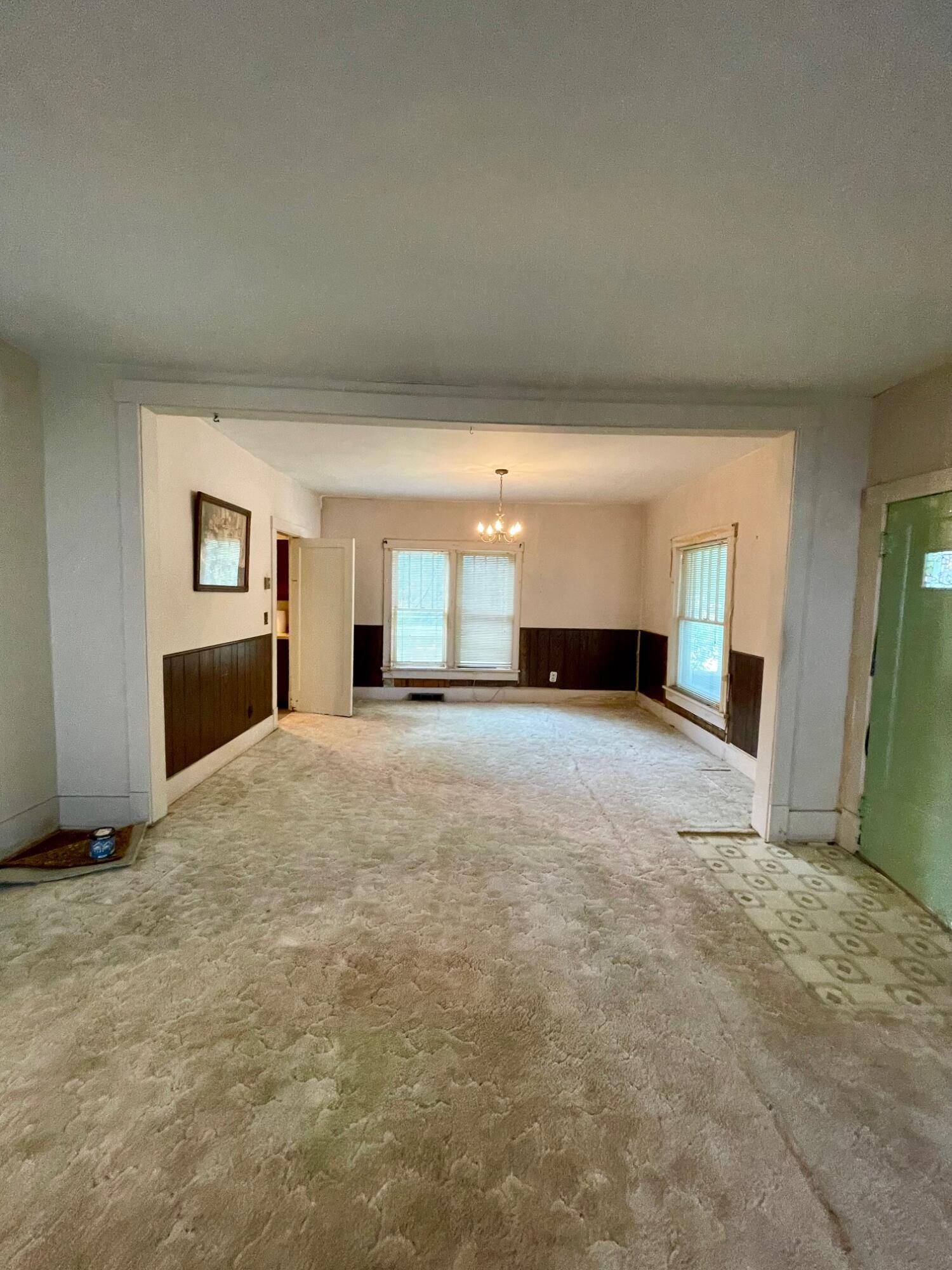 Neosho, MO 64850,104 N High ST