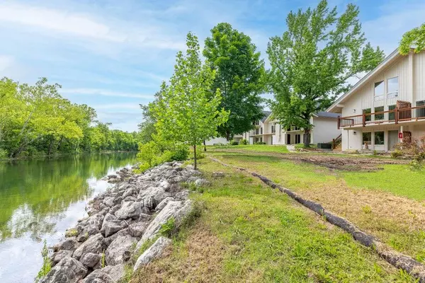Branson, MO 65616,403 Veterans BLVD #101(E-380)