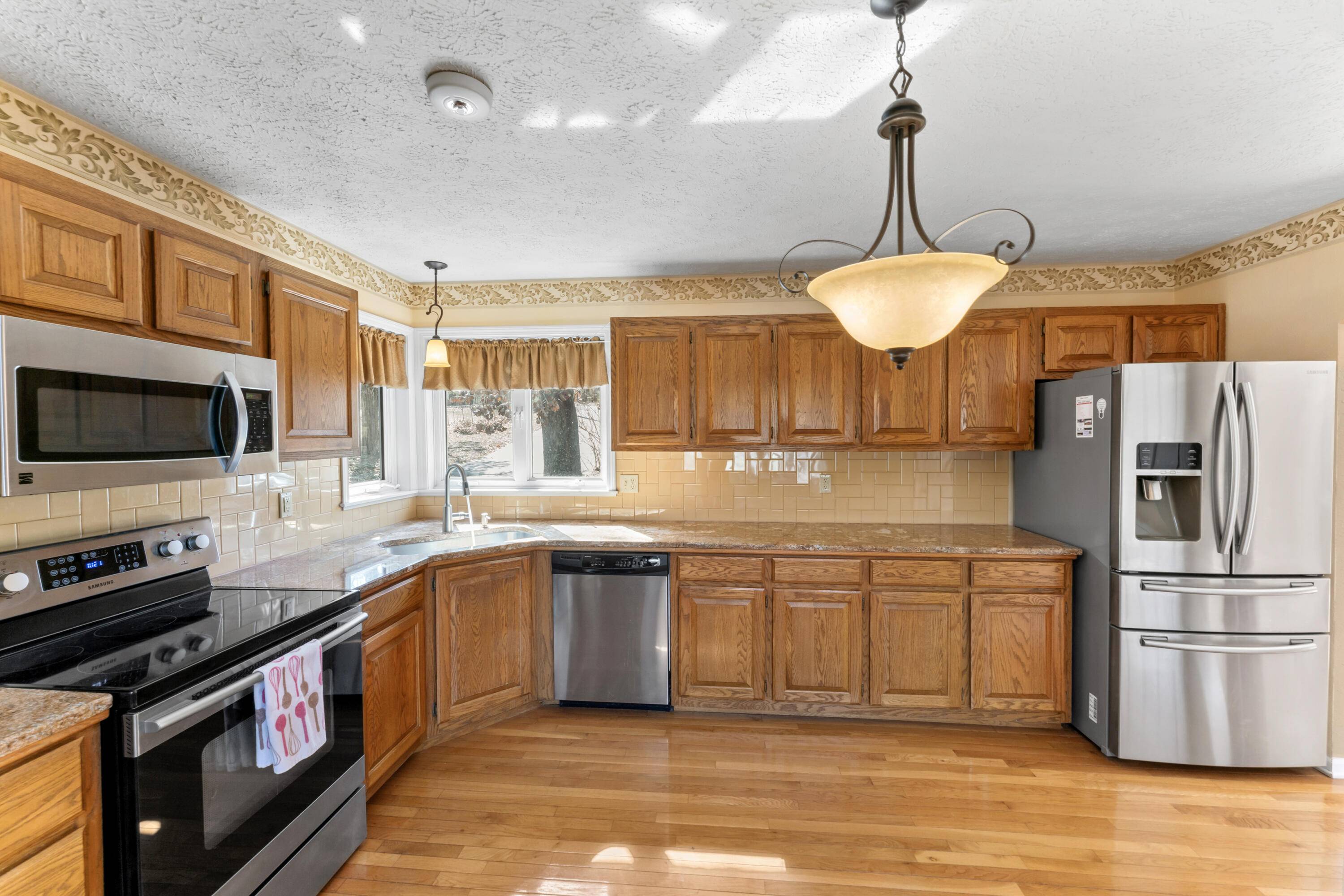 Golden, MO 65658,25906 Farm Road 1263
