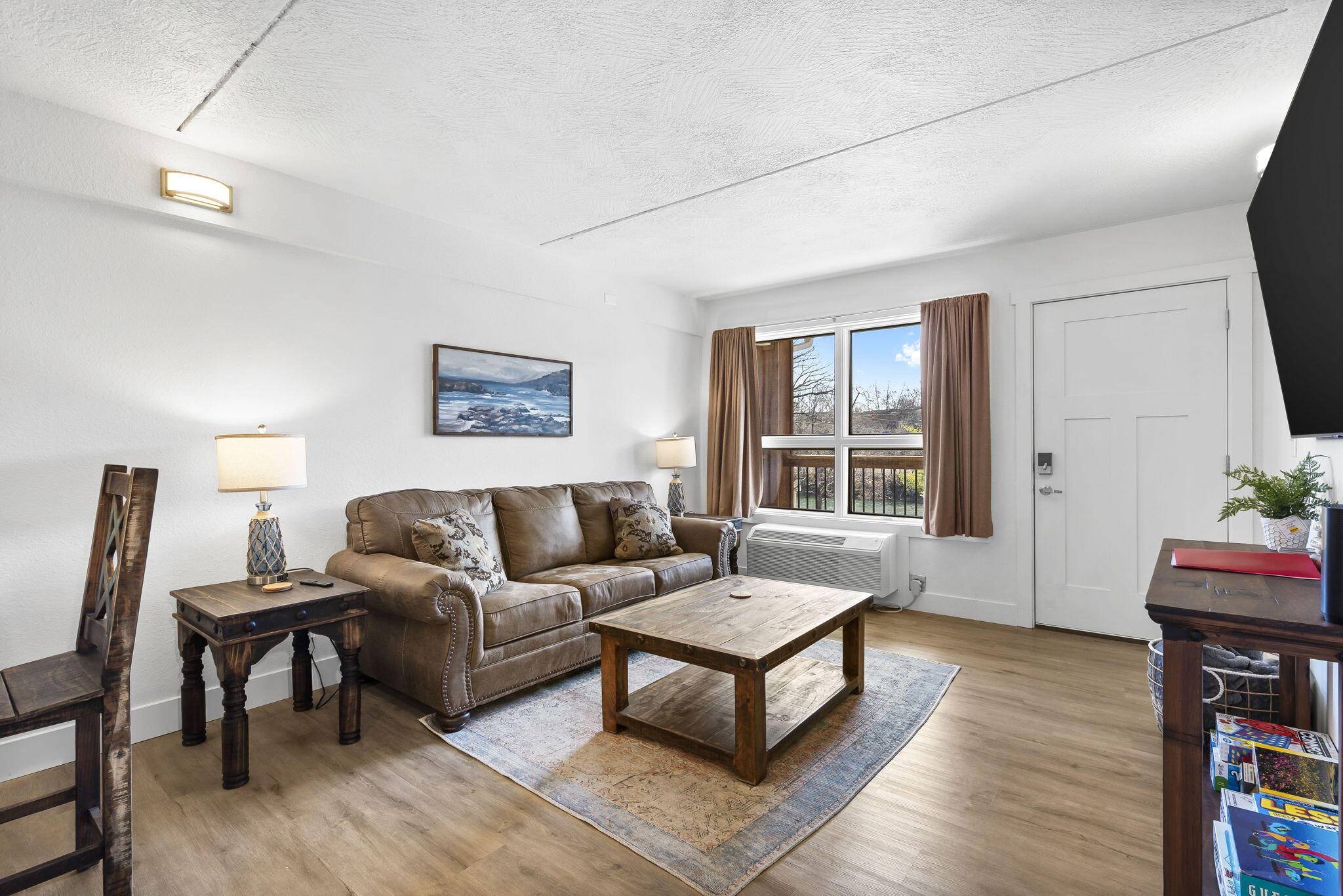 Branson, MO 65616,405 Veterans BLVD #208