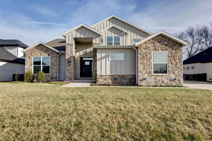 1049 E Siler Pkwy, Springfield, MO 65810