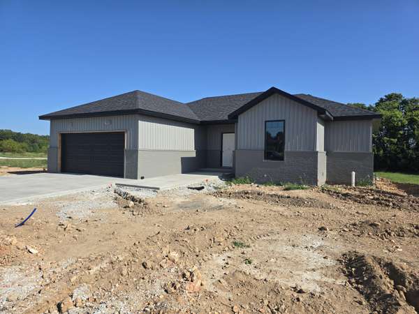 123 E Teakwood AVE, Clever, MO 65631
