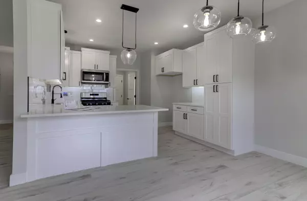 Clever, MO 65631,123 E Teakwood AVE