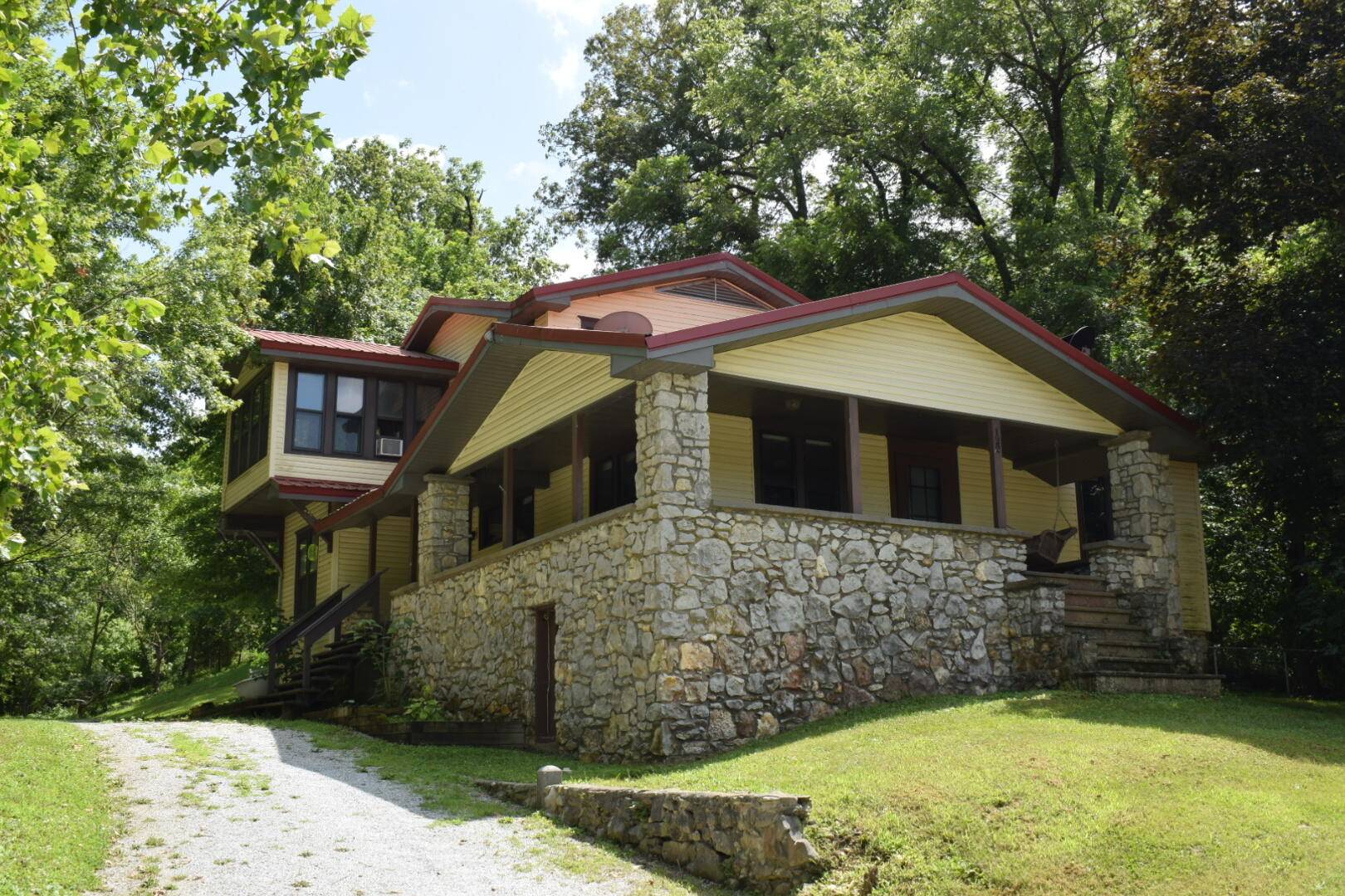 Clever, MO 65631,122 Kerr RD