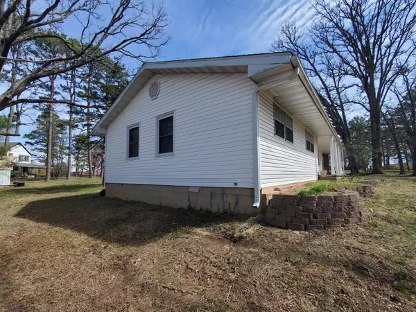 Houston, MO 65483,528 Dogwood LN