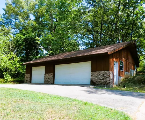 Shell Knob, MO 65747,21866 Oak Ridge Drive