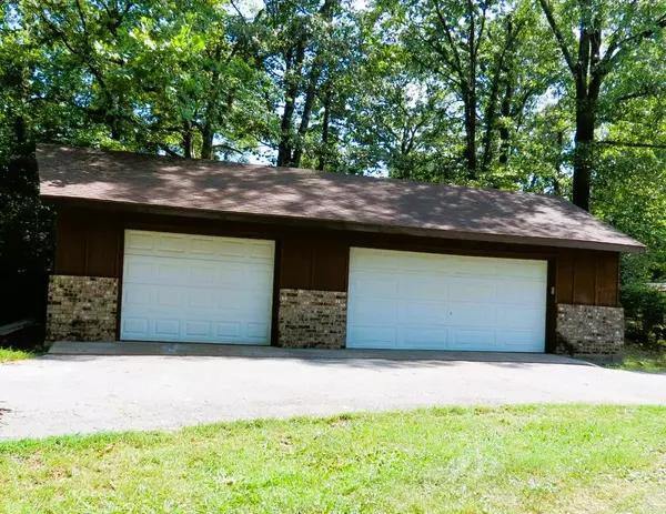 Shell Knob, MO 65747,21866 Oak Ridge Drive