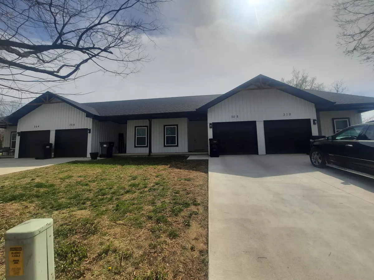 Buffalo, MO 65622,304-310 Grant ST