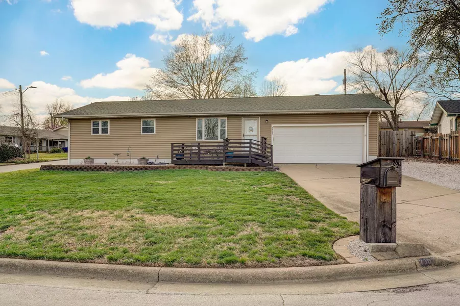 2307 N Bess PL, Springfield, MO 65803