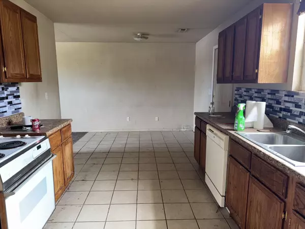 Stockton, MO 65785,202 W Davis ST