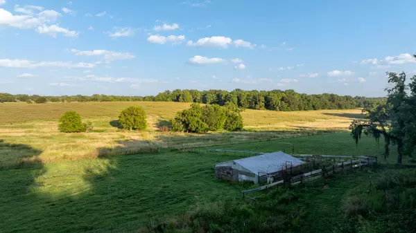 Everton, MO 65646,20119 Highway Z