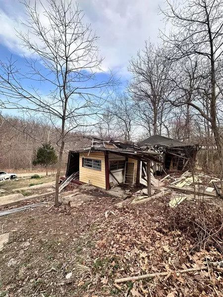 000 Glendale RD, Warsaw, MO 65355