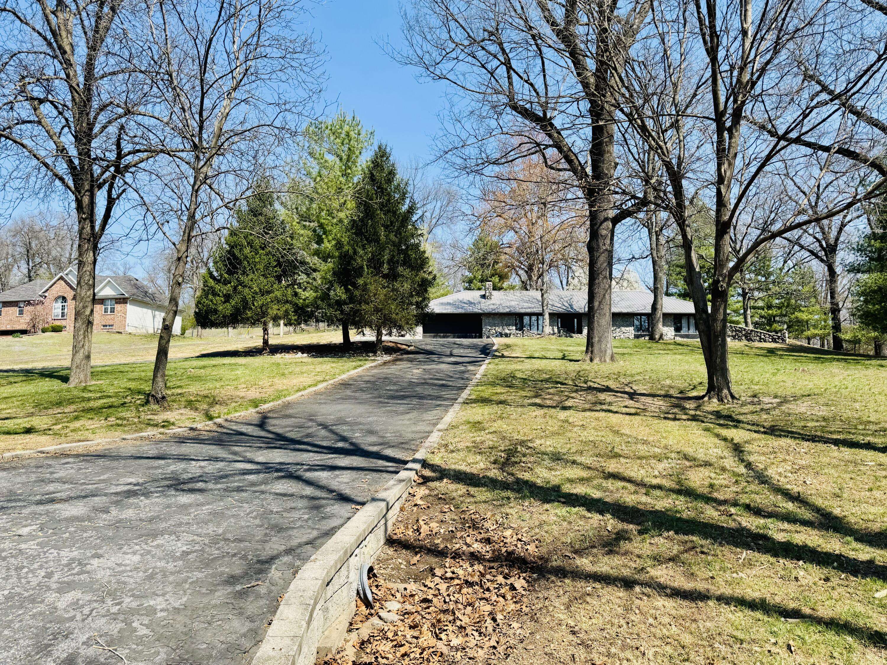 Joplin, MO 64804,105 Oak Leaf TER