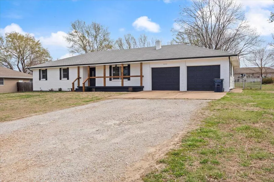 824 S Locust ST, Buffalo, MO 65622
