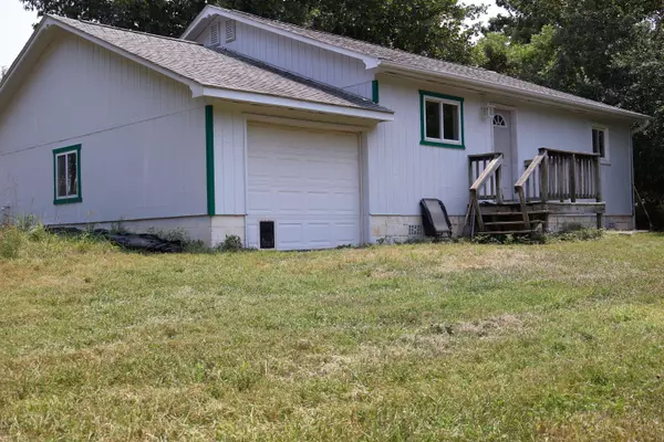 Pomona, MO 65789,3987 County Road 2350