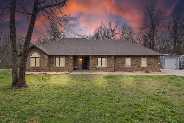 4660 E Red Oak LN, Springfield, MO 65803