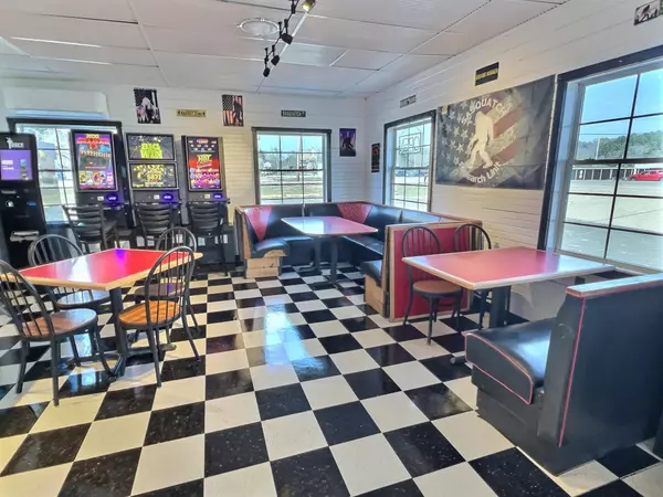 Winona, MO 65588,8221 Highway 19