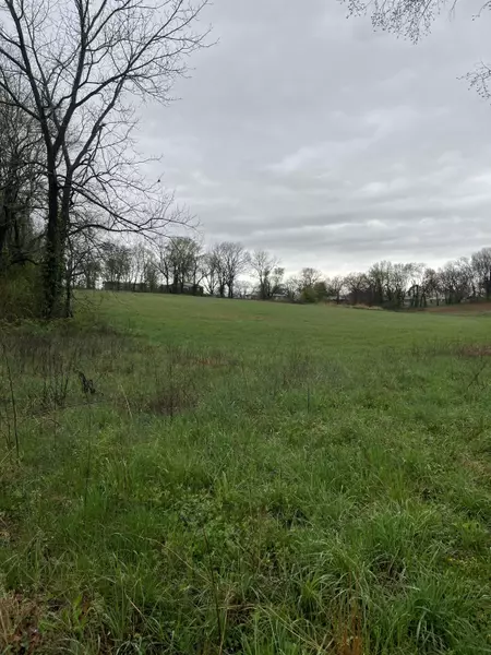 000 Luney DR, Cassville, MO 65625