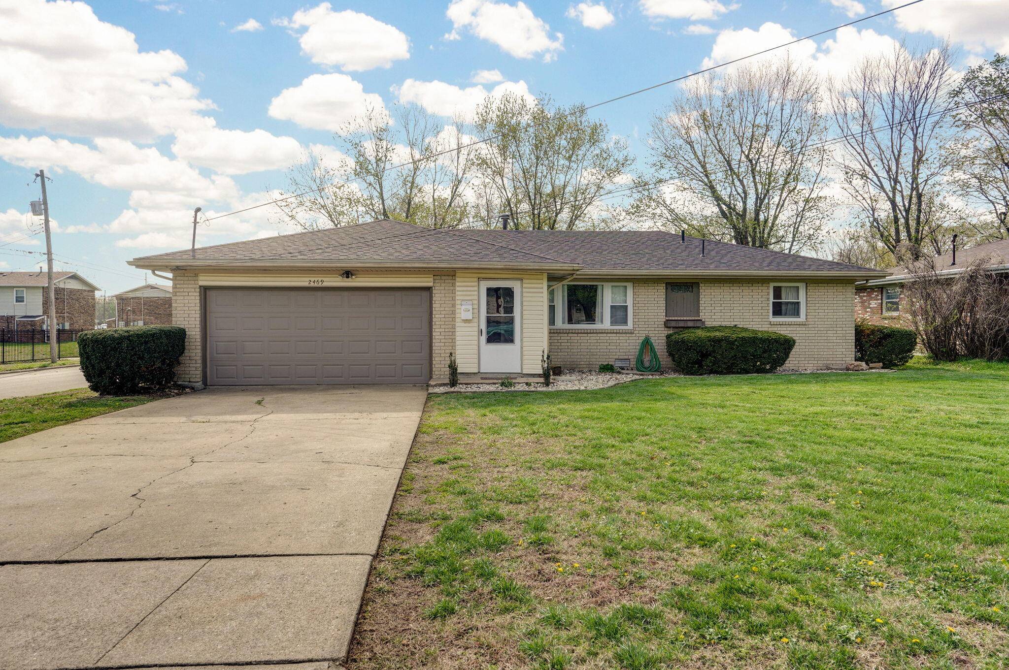 2469 S Dollison AVE, Springfield, MO 65807