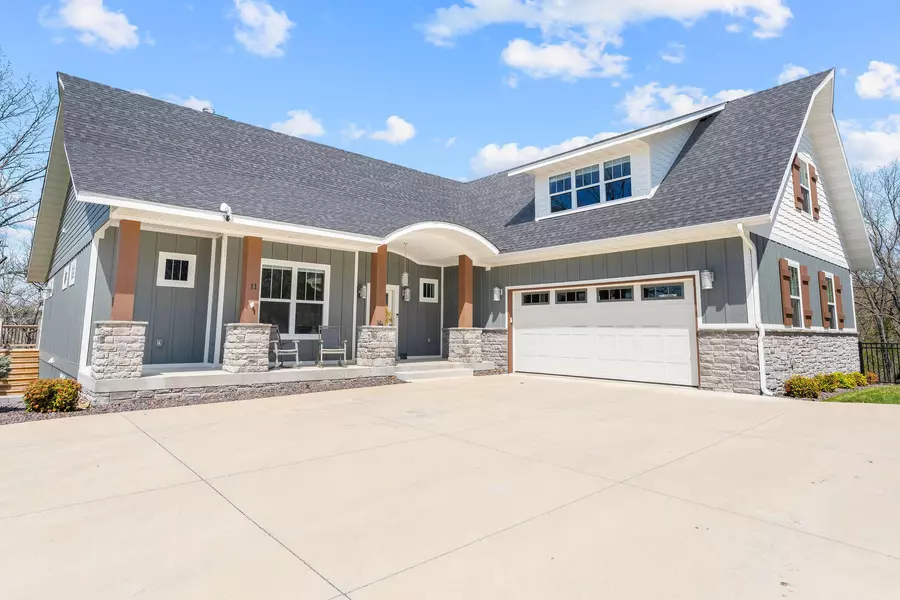 11 Sophie CIR, Lampe, MO 65681