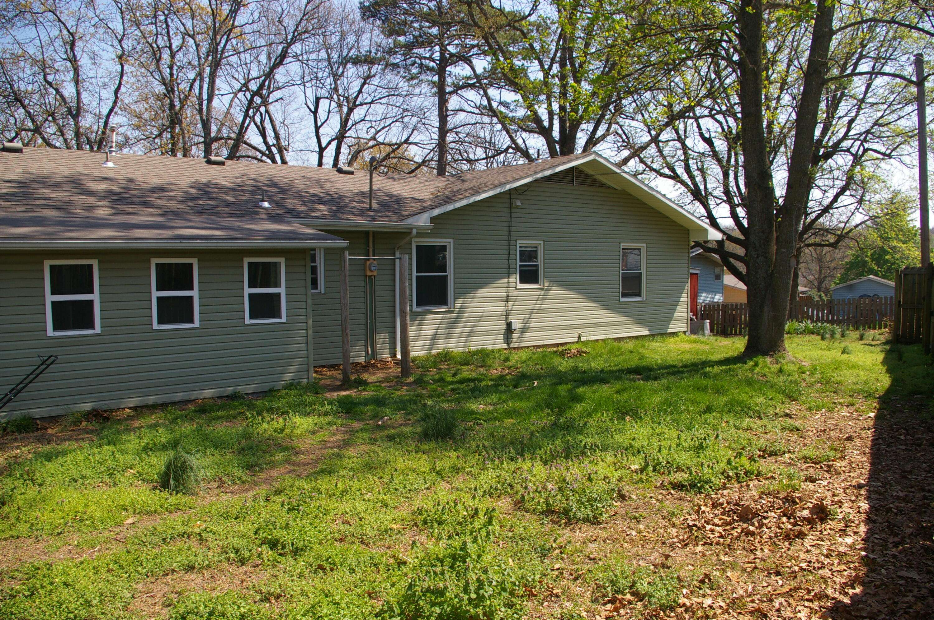 Neosho, MO 64850,415 Crestwood DR