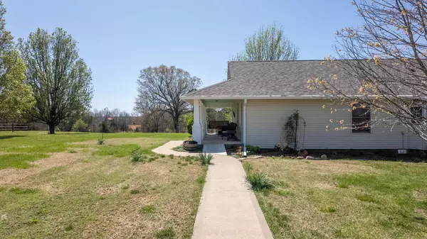 Viola, AR 72583,1742 Flora Church