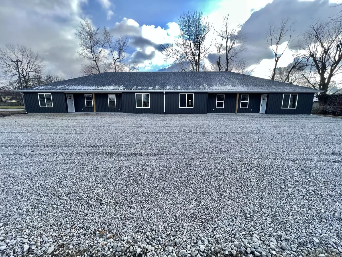 Seymour, MO 65746,412 S Court ST