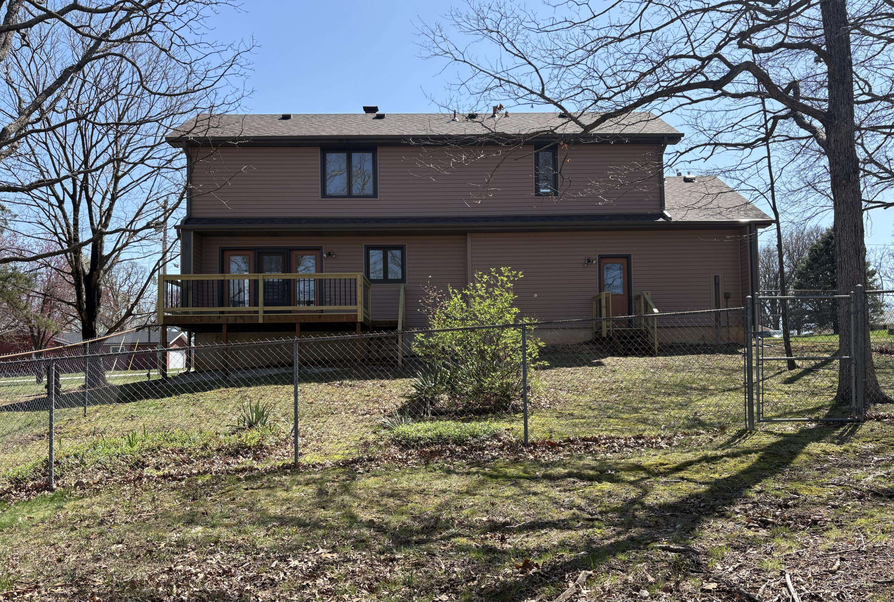 Marshfield, MO 65706,227 Crestwood DR