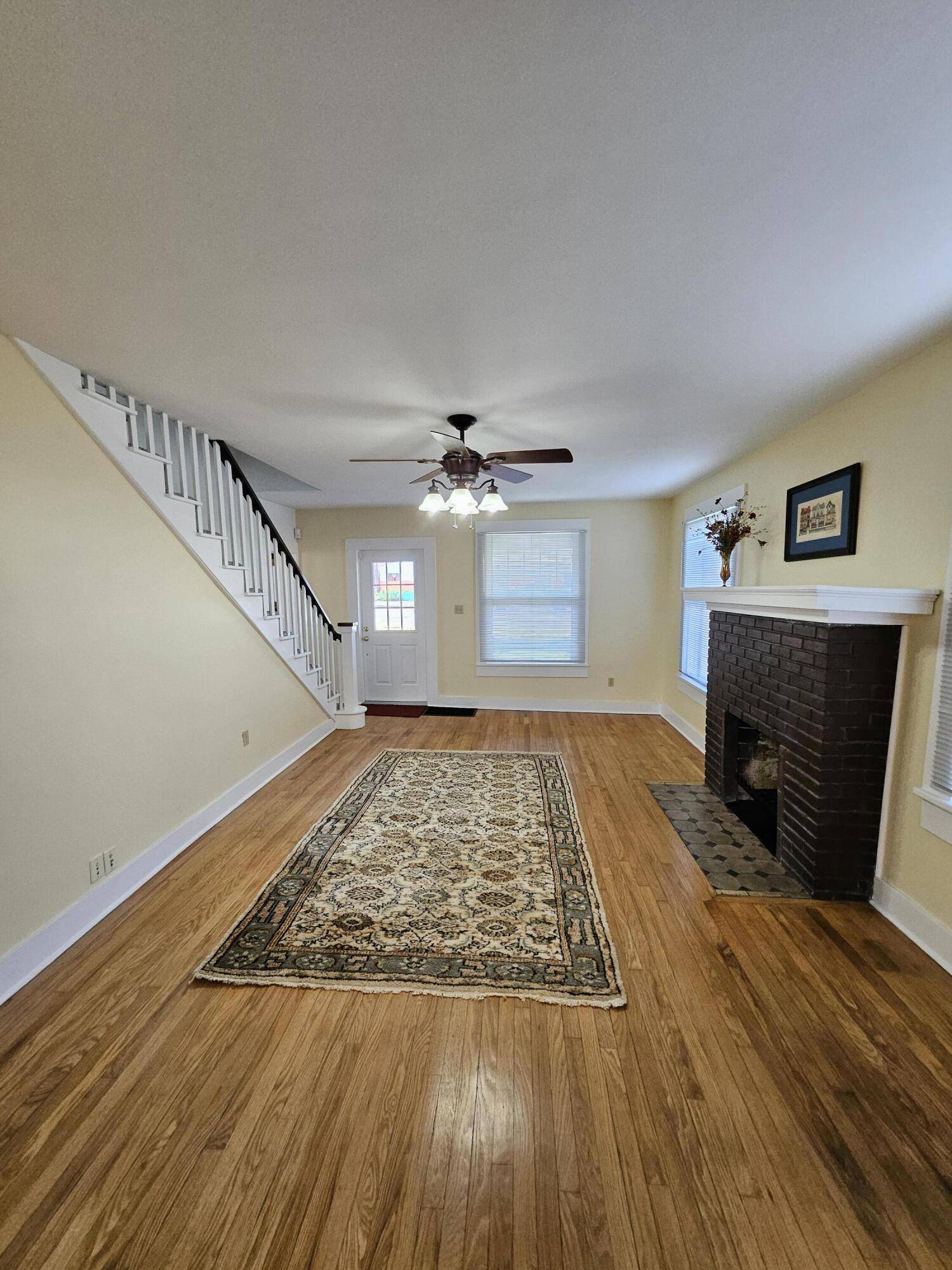 Monett, MO 65708,7 E Broadway