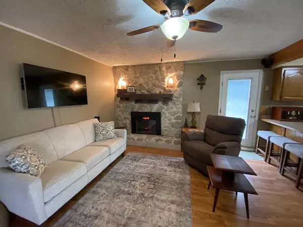 Marshfield, MO 65706,831 E Burford ST