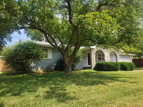 831 E Burford ST, Marshfield, MO 65706