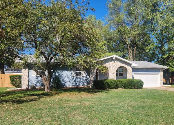 831 E Burford ST, Marshfield, MO 65706