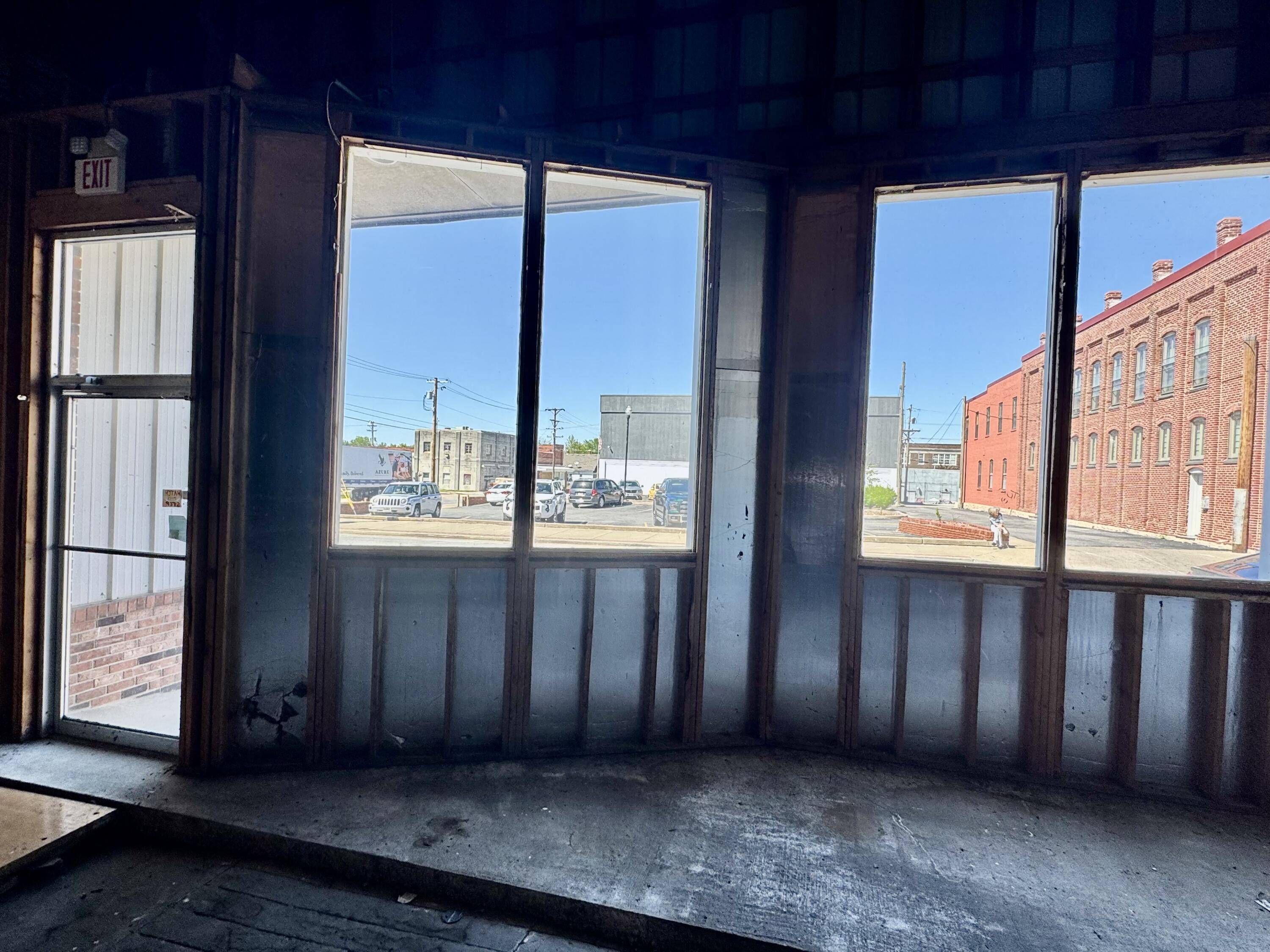 Neosho, MO 64850,125 W Spring ST